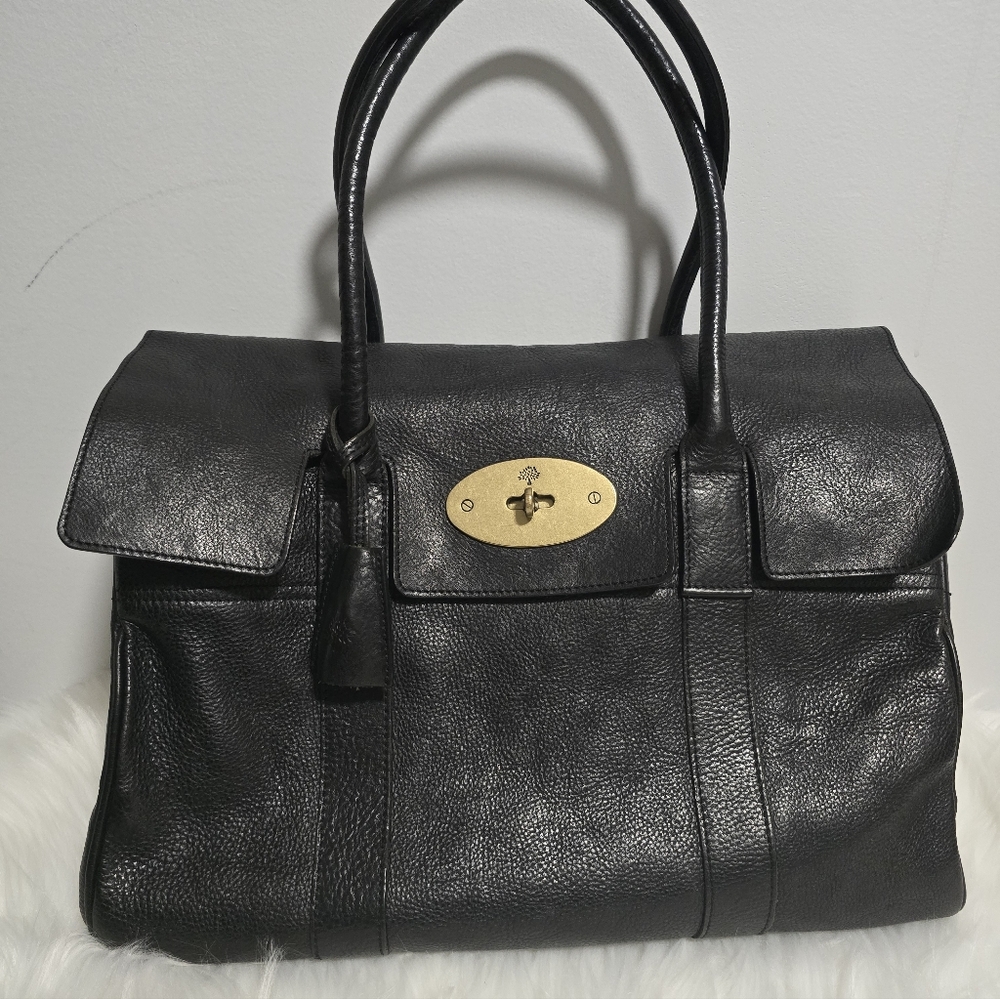 Mulberry BAYSWATERElegant Black Leather Handbag with Gold Accent